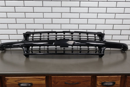 03-06 Chevy Tahoe/Suburban GMT800 Body Color Grille 19131244
