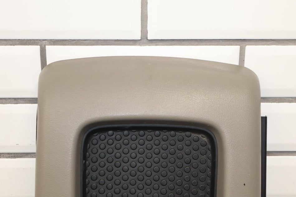 03-06 Chevy Tahoe/Suburban GMT800 Console Lid Charcoal