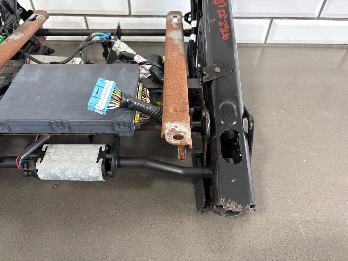 03-06 Chevy Tahoe/Suburban GMT800 Driver Power Seat Track
