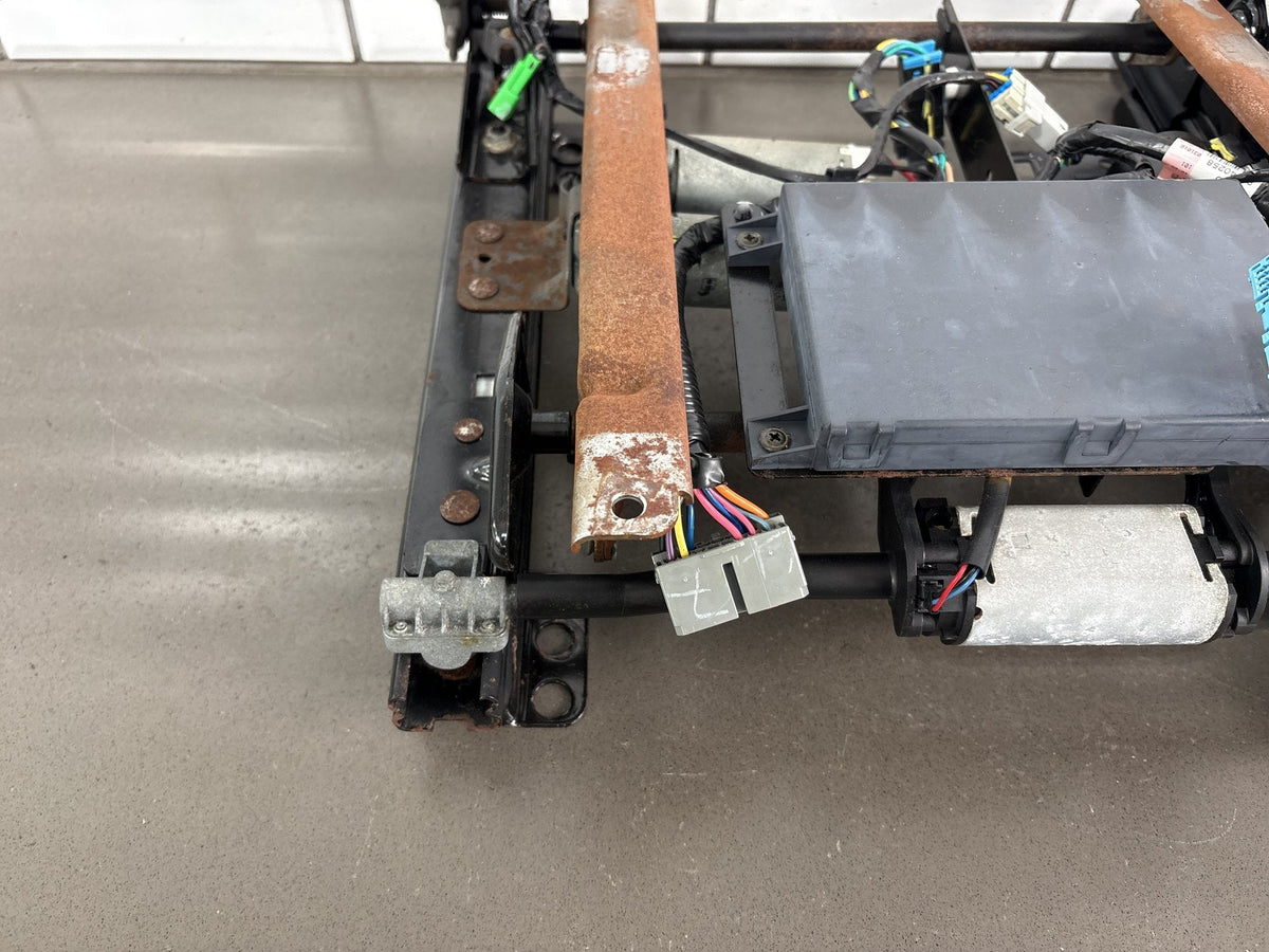 03-06 Chevy Tahoe/Suburban GMT800 Driver Power Seat Track