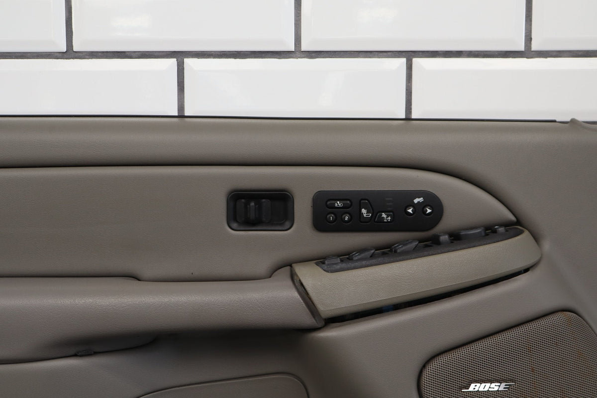 03-06 Chevy Tahoe/Suburban GMT800 Left Front Door Panel Charcoal
