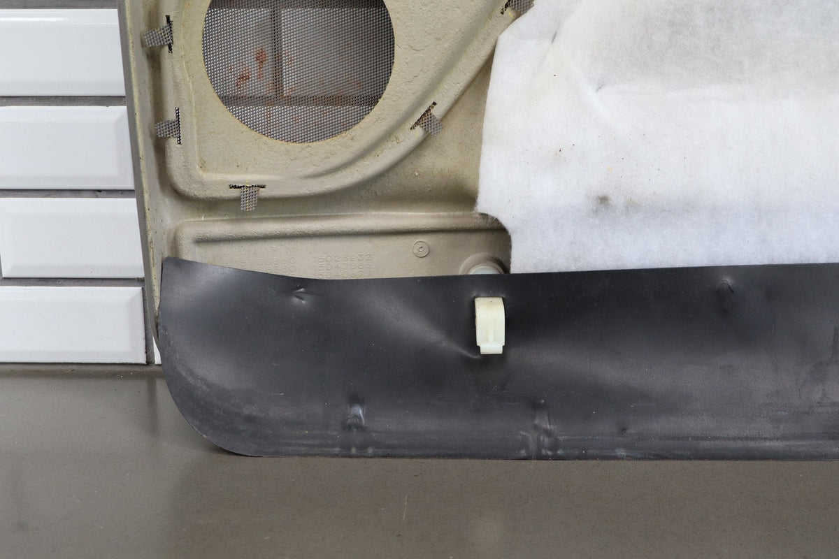 03-06 Chevy Tahoe/Suburban GMT800 Left Front Door Panel Charcoal