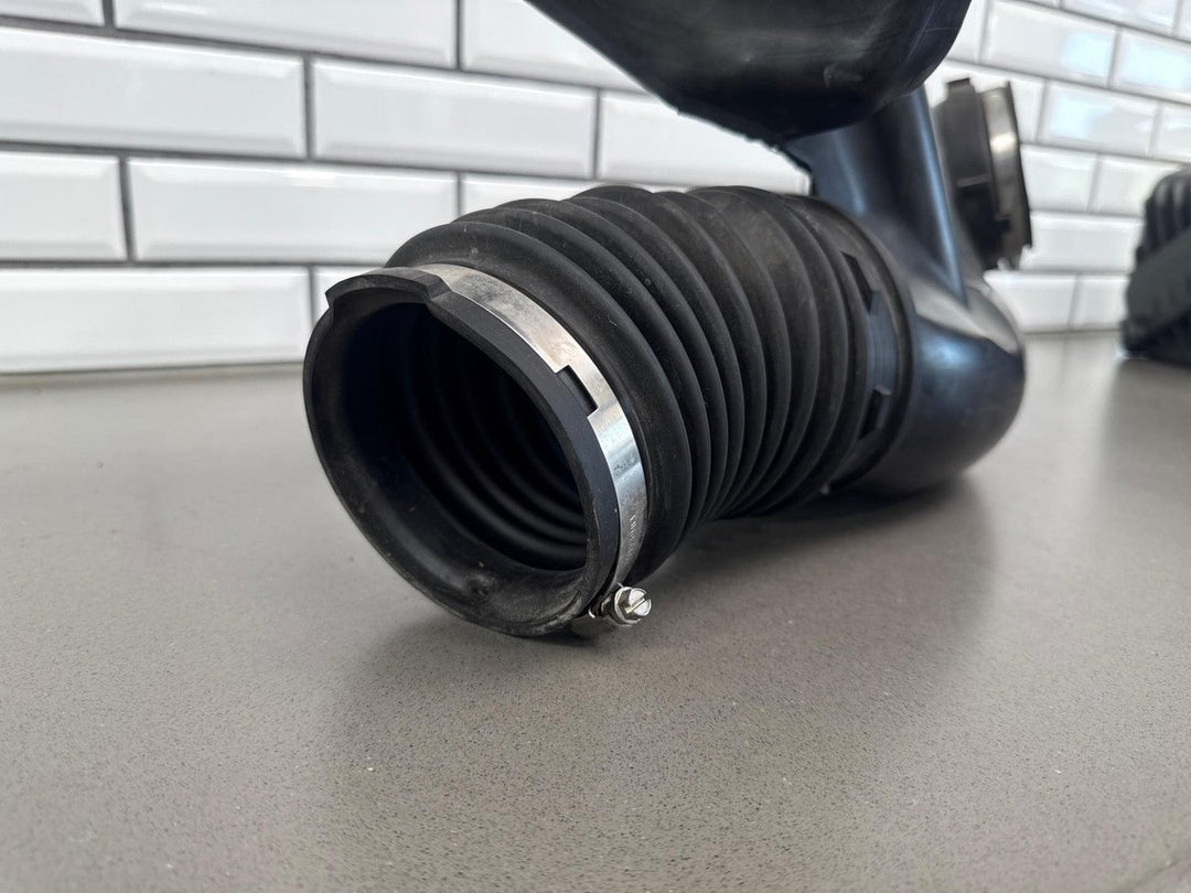 03 - 06 Chevy Truck SUV GMT800 5.3L Air Cleaner Assembly OEM