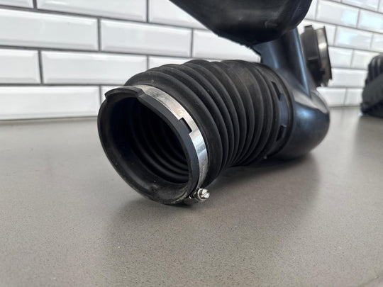 03 - 06 Chevy Truck SUV GMT800 5.3L Air Cleaner Assembly OEM