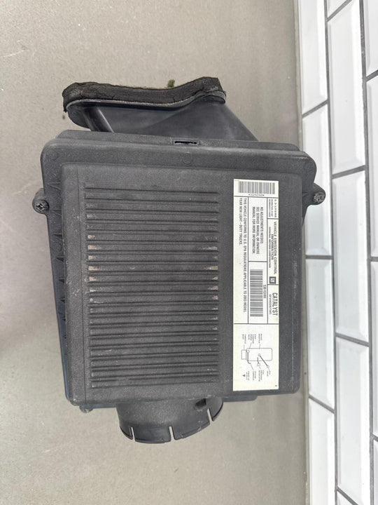 03 - 06 Chevy Truck SUV GMT800 5.3L Air Cleaner Assembly OEM