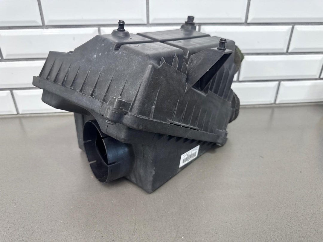 03 - 06 Chevy Truck SUV GMT800 5.3L Air Cleaner Assembly OEM