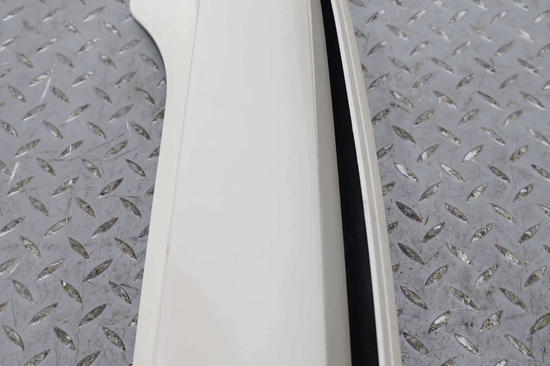 03-06 Escalade Short WB Left Rear Upper Tail Panel Mouldings -White Diamond 98U