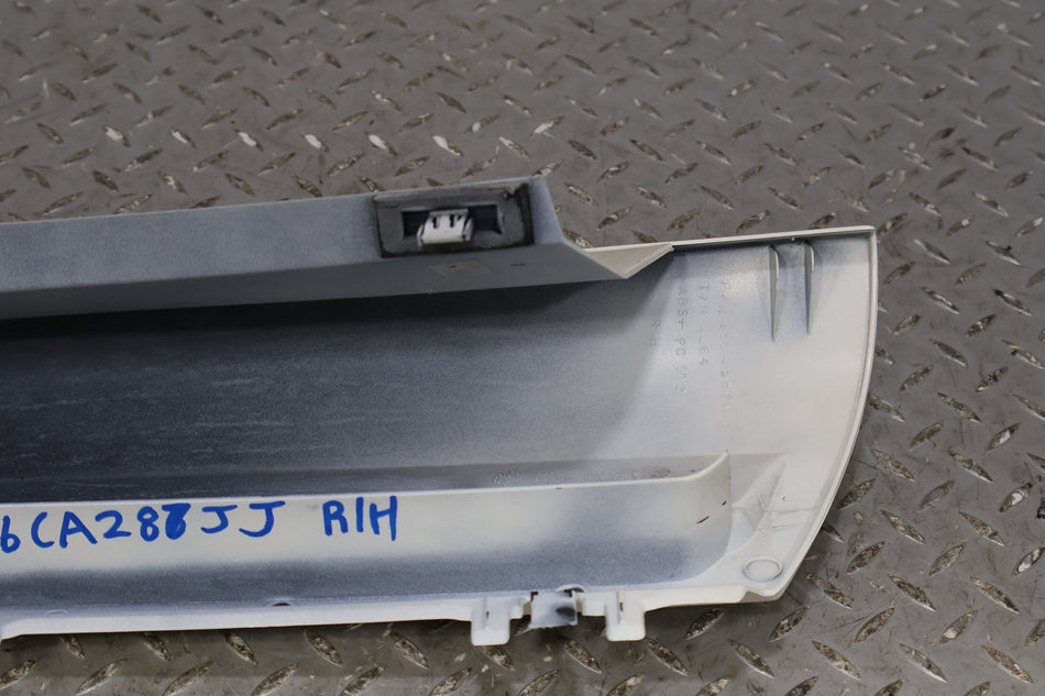 03-06 Escalade Short WB Left Rear Upper Tail Panel Mouldings -White Diamond 98U