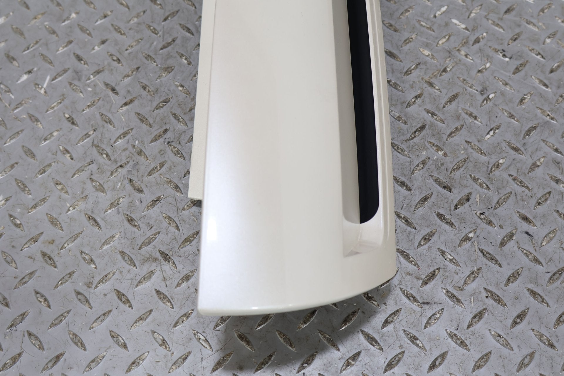 03-06 Escalade Short WB Left Rear Upper Tail Panel Mouldings -White Diamond 98U