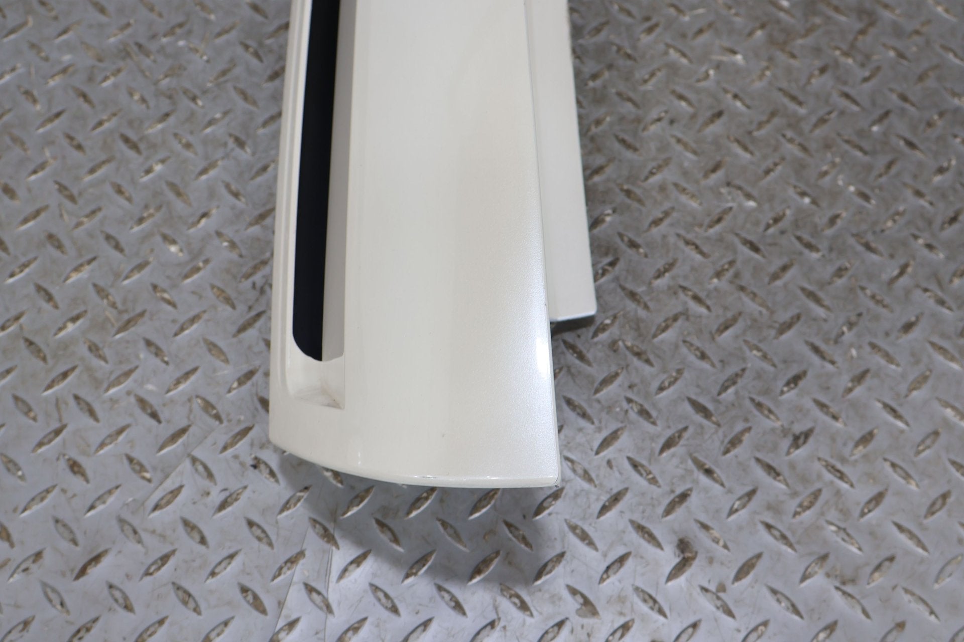 03-06 Escalade Short WB Left Rear Upper Tail Panel Mouldings -White Diamond 98U
