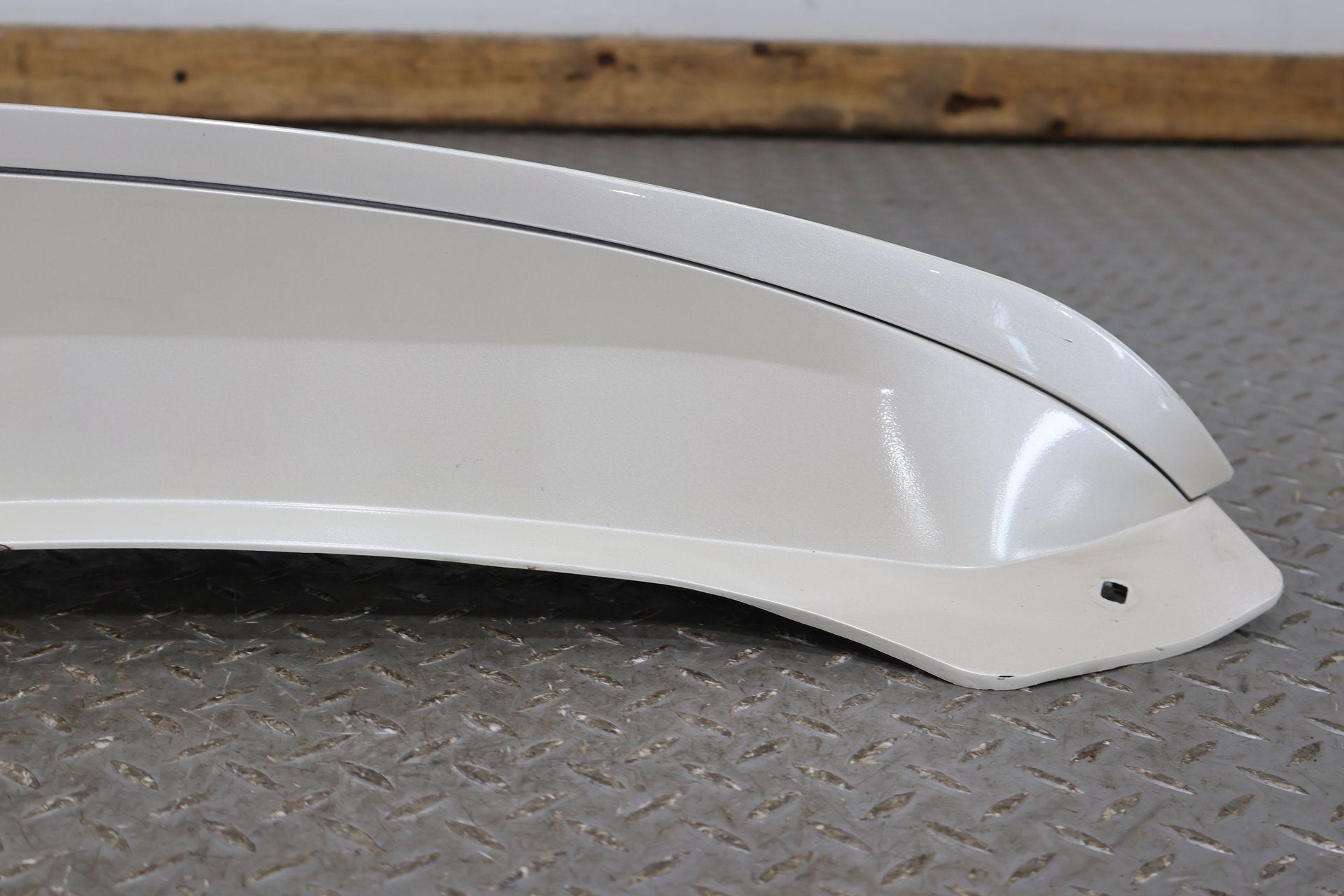 03-06 Escalade Short WB Left Rear Upper Tail Panel Mouldings -White Diamond 98U