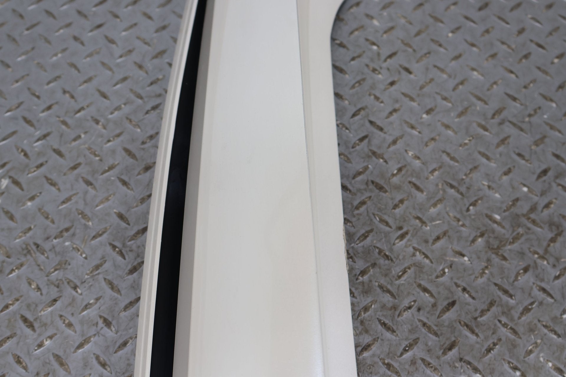 03-06 Escalade Short WB Left Rear Upper Tail Panel Mouldings -White Diamond 98U