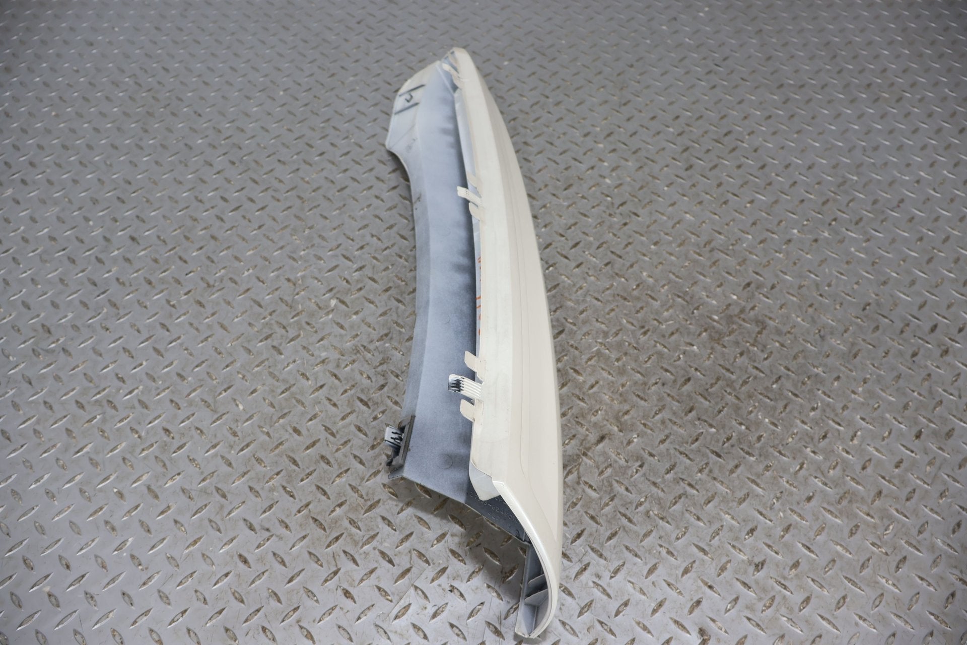 03-06 Escalade Short WB Left Rear Upper Tail Panel Mouldings -White Diamond 98U