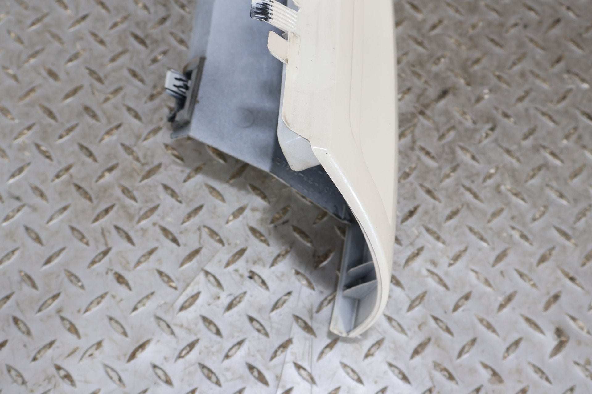 03-06 Escalade Short WB Left Rear Upper Tail Panel Mouldings -White Diamond 98U