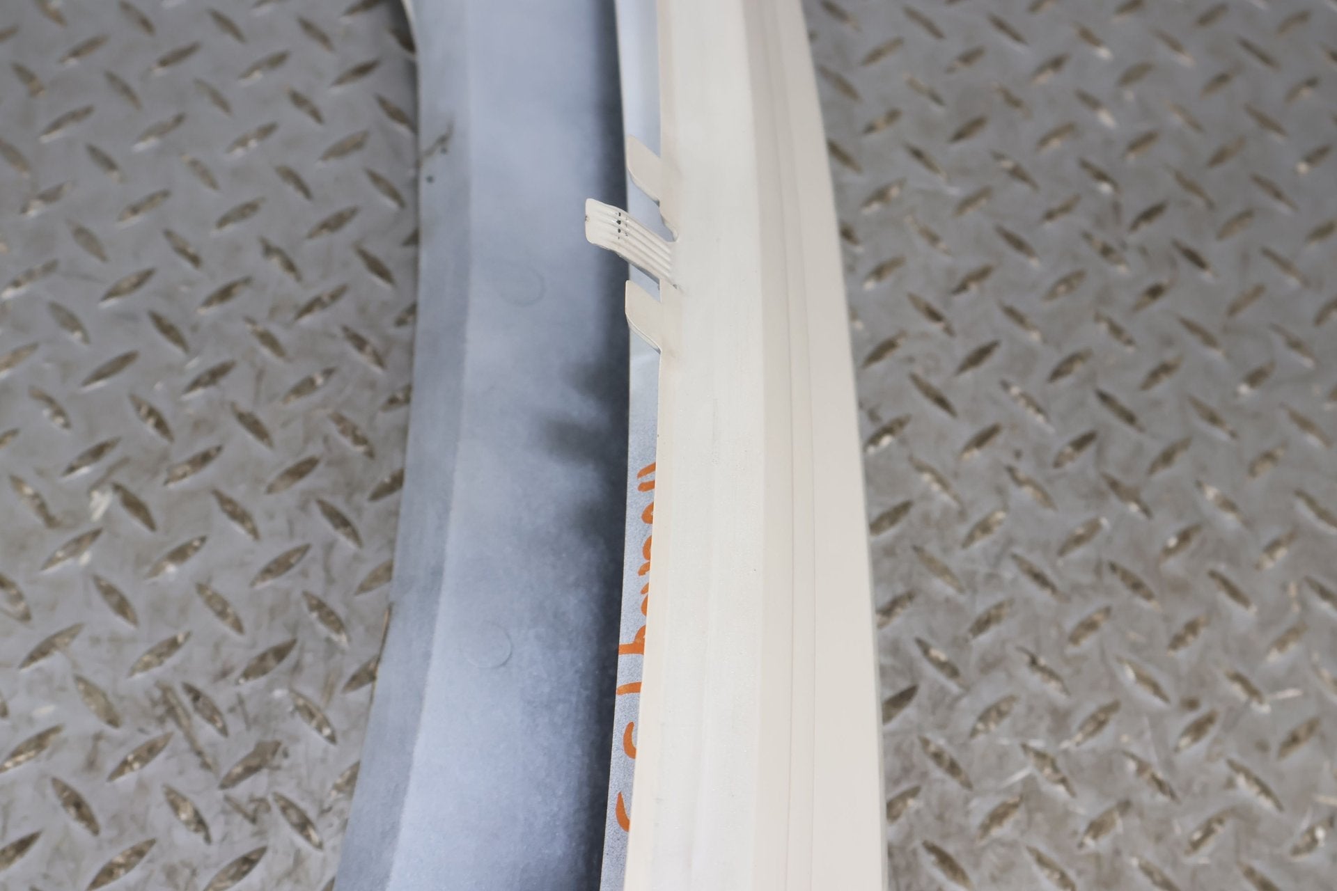 03-06 Escalade Short WB Left Rear Upper Tail Panel Mouldings -White Diamond 98U