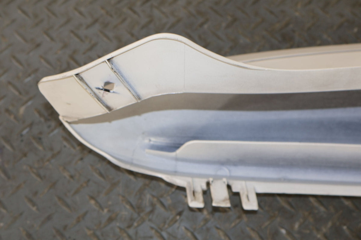 03-06 Escalade Short WB Right Rear Upper Tail Panel Moulding (White Diamond 98U)
