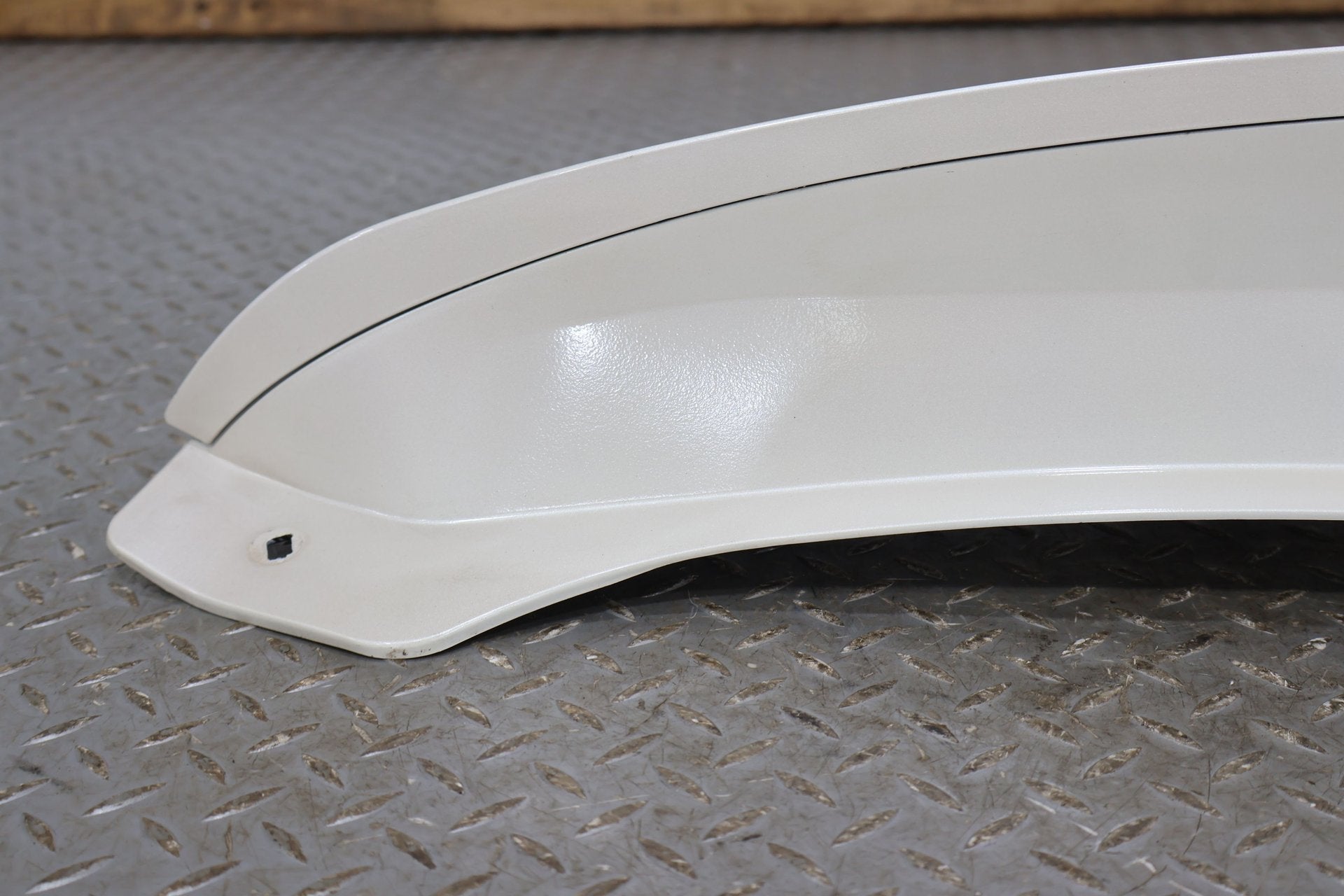 03-06 Escalade Short WB Right Rear Upper Tail Panel Mouldings -White Diamond 98U