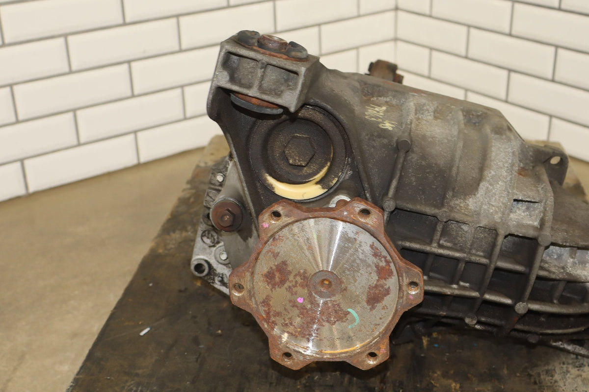 03-06 Hummer H2 4X4 Front Axle Differential Carrier 4.10 Assembly 25819234