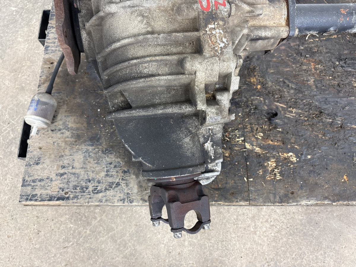 03-06 Hummer H2 4X4 Front Axle Differential Carrier 4.10 Assembly 25819234
