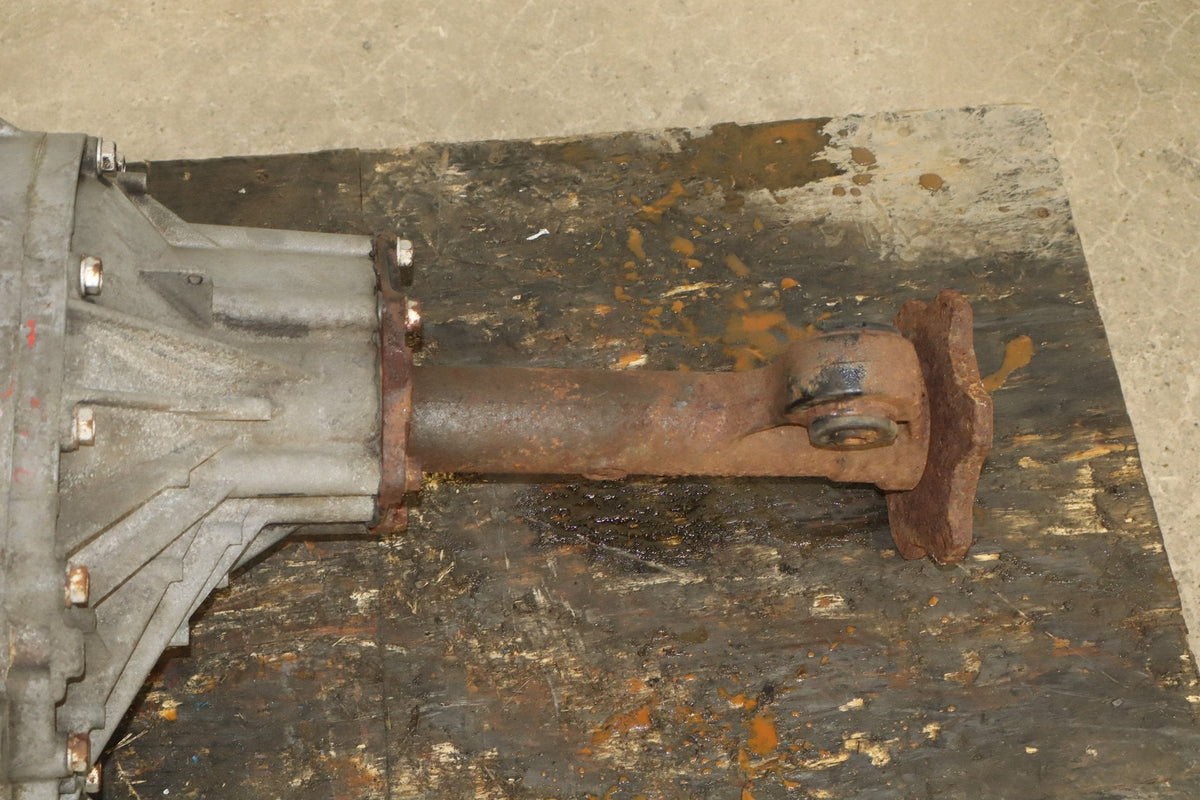 03-06 Hummer H2 4X4 Front Axle Differential Carrier 4.10 Assembly 25819234