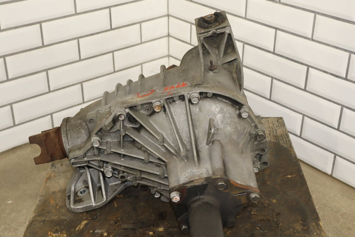 03-06 Hummer H2 4X4 Front Axle Differential Carrier 4.10 Assembly 25819234