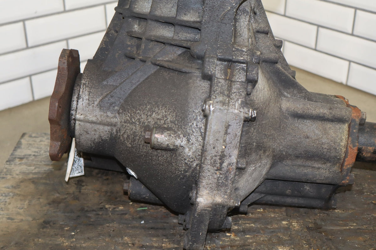 03-06 Hummer H2 4X4 Front Axle Differential Carrier 4.10 Assembly 25819234