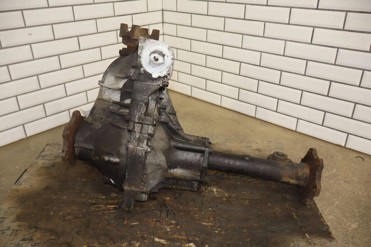 03-06 Hummer H2 4X4 Front Axle Differential Carrier 4.10 Assembly 25819234
