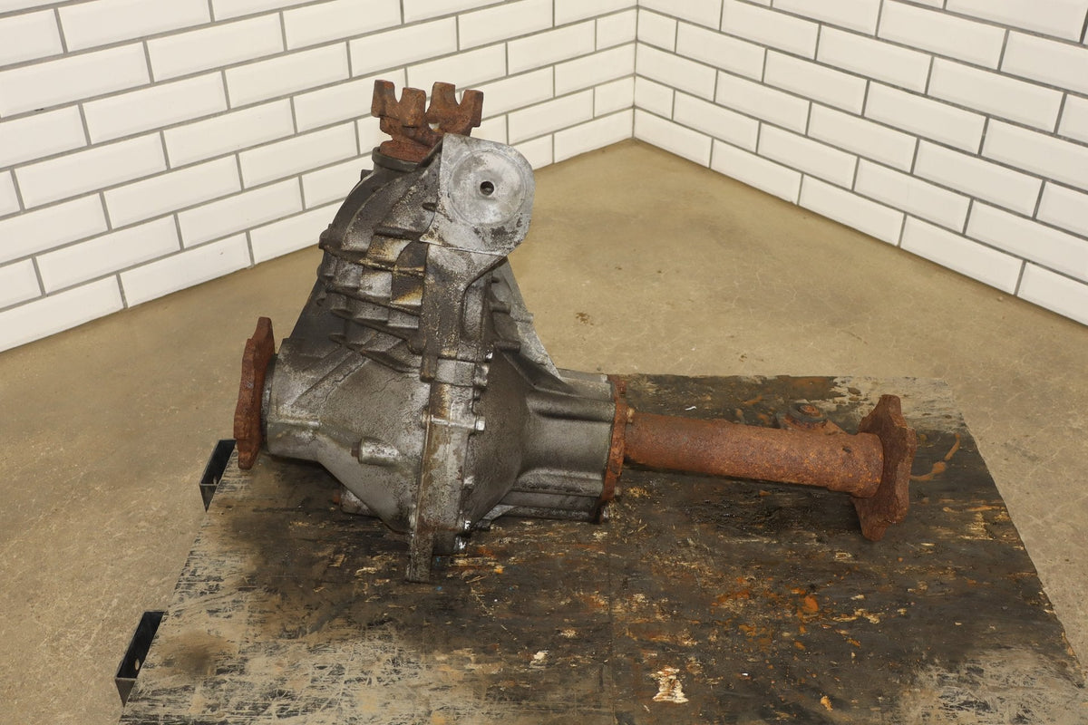 03-06 Hummer H2 4X4 Front Axle Differential Carrier 4.10 Assembly 25819234