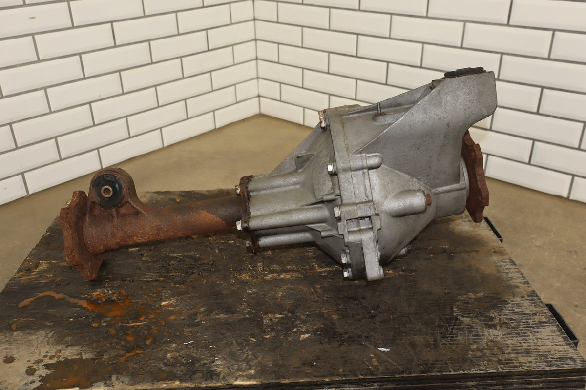 03-06 Hummer H2 4X4 Front Axle Differential Carrier 4.10 Assembly 25819234