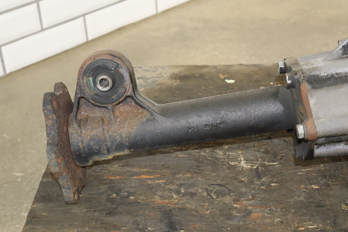 03-06 Hummer H2 4X4 Front Axle Differential Carrier 4.10 Assembly 25819234