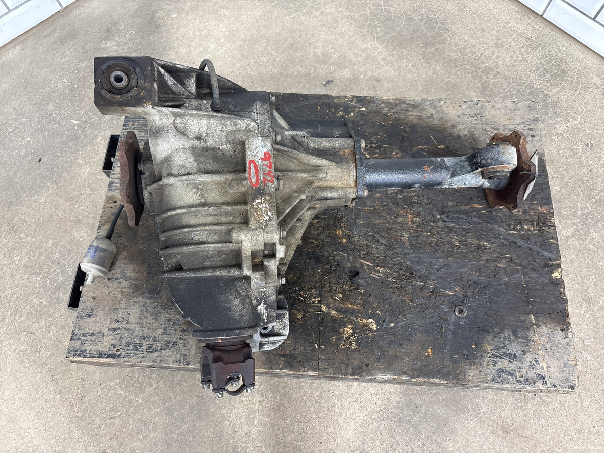 03-06 Hummer H2 4X4 Front Axle Differential Carrier 4.10 Assembly 25819234