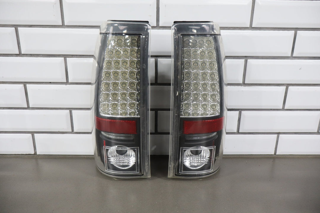 03 - 07 Chevrolet Silverado 2500 Aftermarket Tail Light Set Pair Left/Right LED