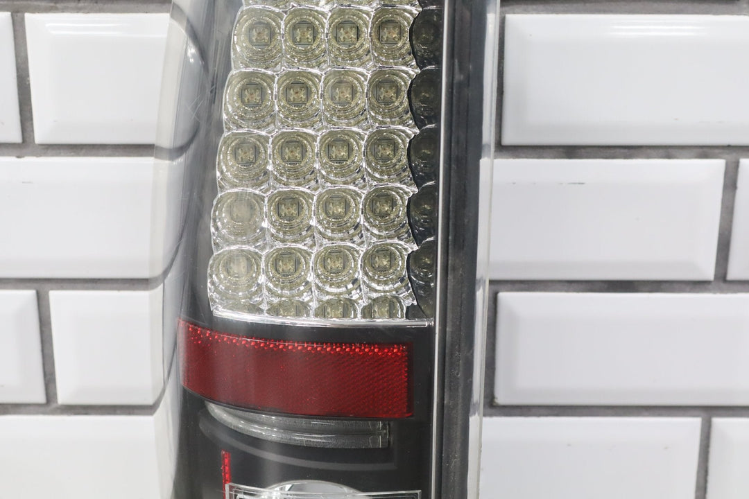 03 - 07 Chevrolet Silverado 2500 Aftermarket Tail Light Set Pair Left/Right LED