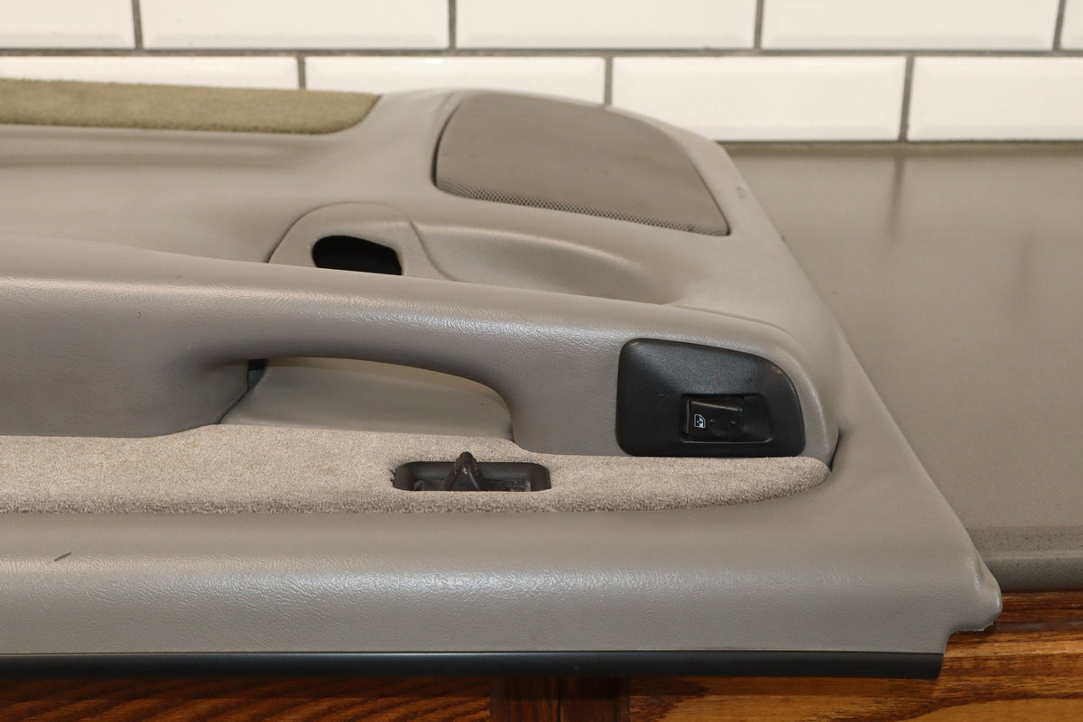 03-07 Chevrolet Silverado 2500HD Crew Right Rear Door Trim Panel Medium Gray 922