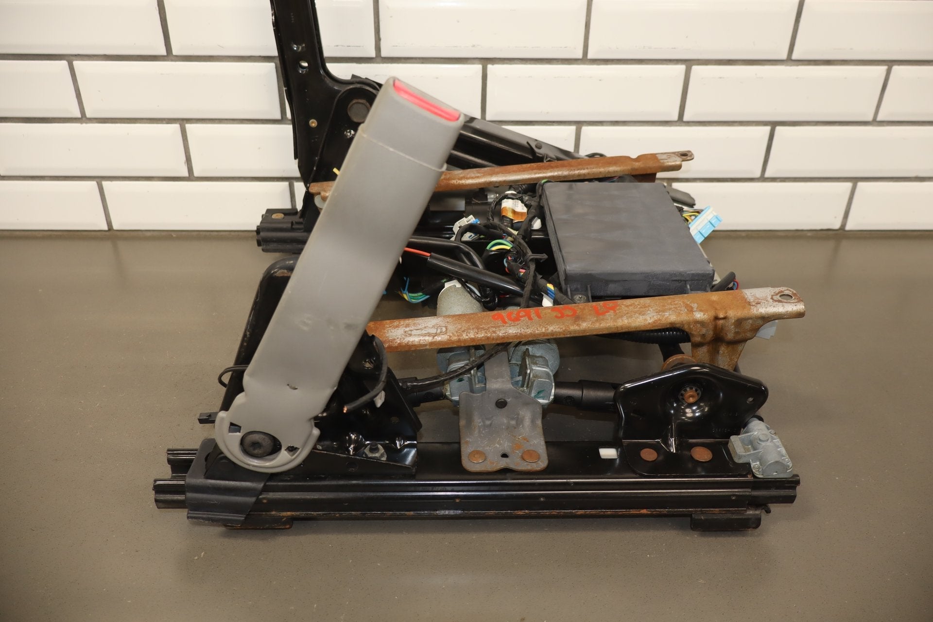 03-07 Chevrolet Silverado 2500HD GMT800 Driver Power Seat Track Assembly