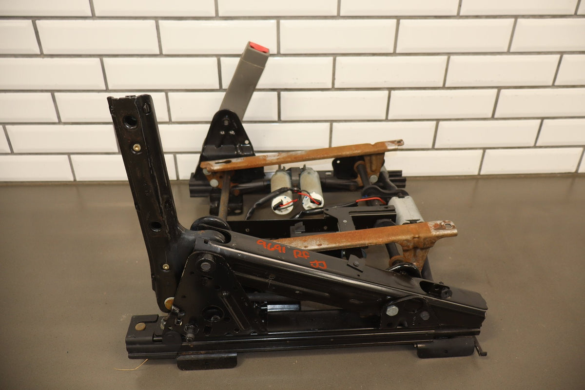 03-07 Chevrolet Silverado 2500HD GMT800 Passenger Power Seat Track Assembly