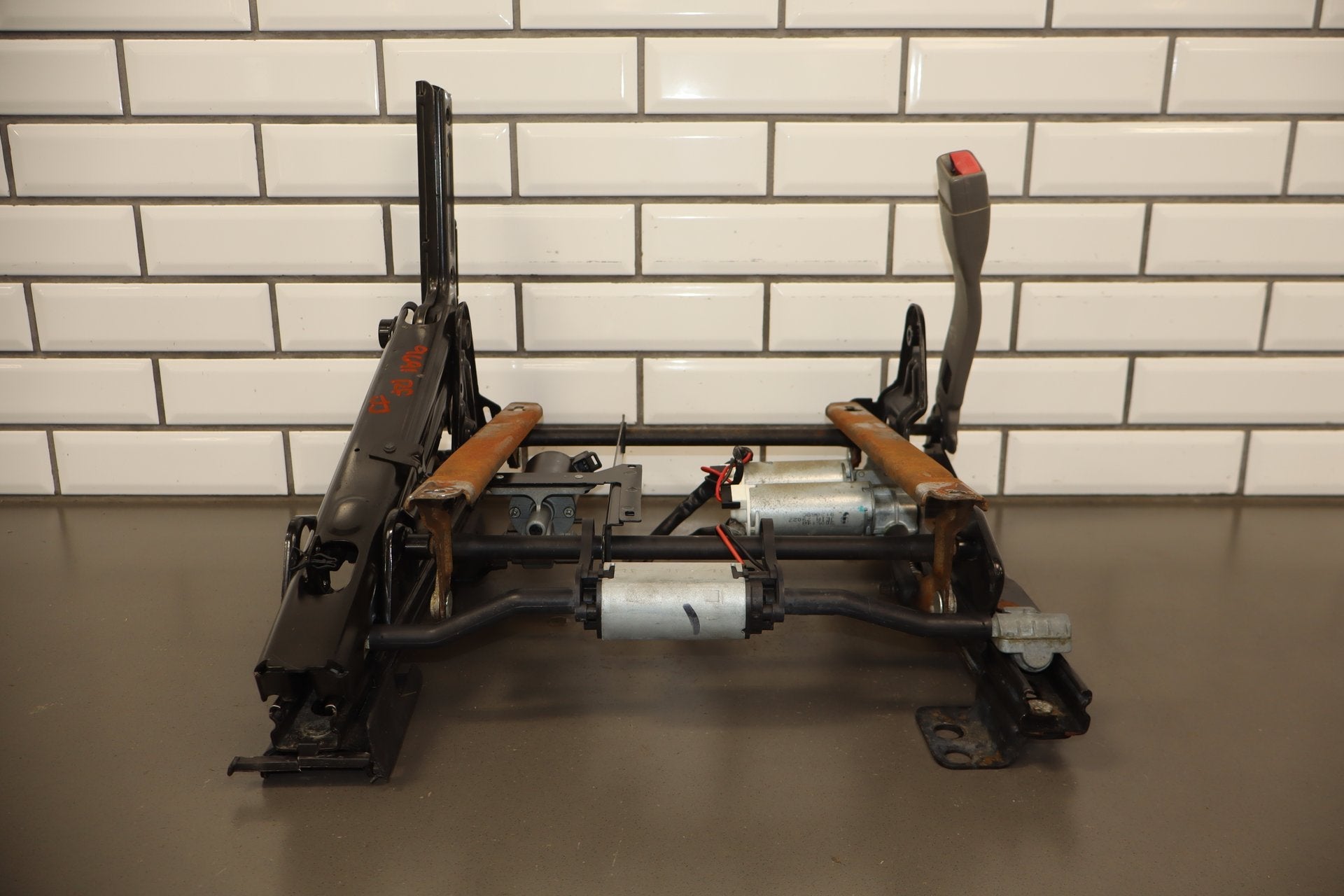 03-07 Chevrolet Silverado 2500HD GMT800 Passenger Power Seat Track Assembly