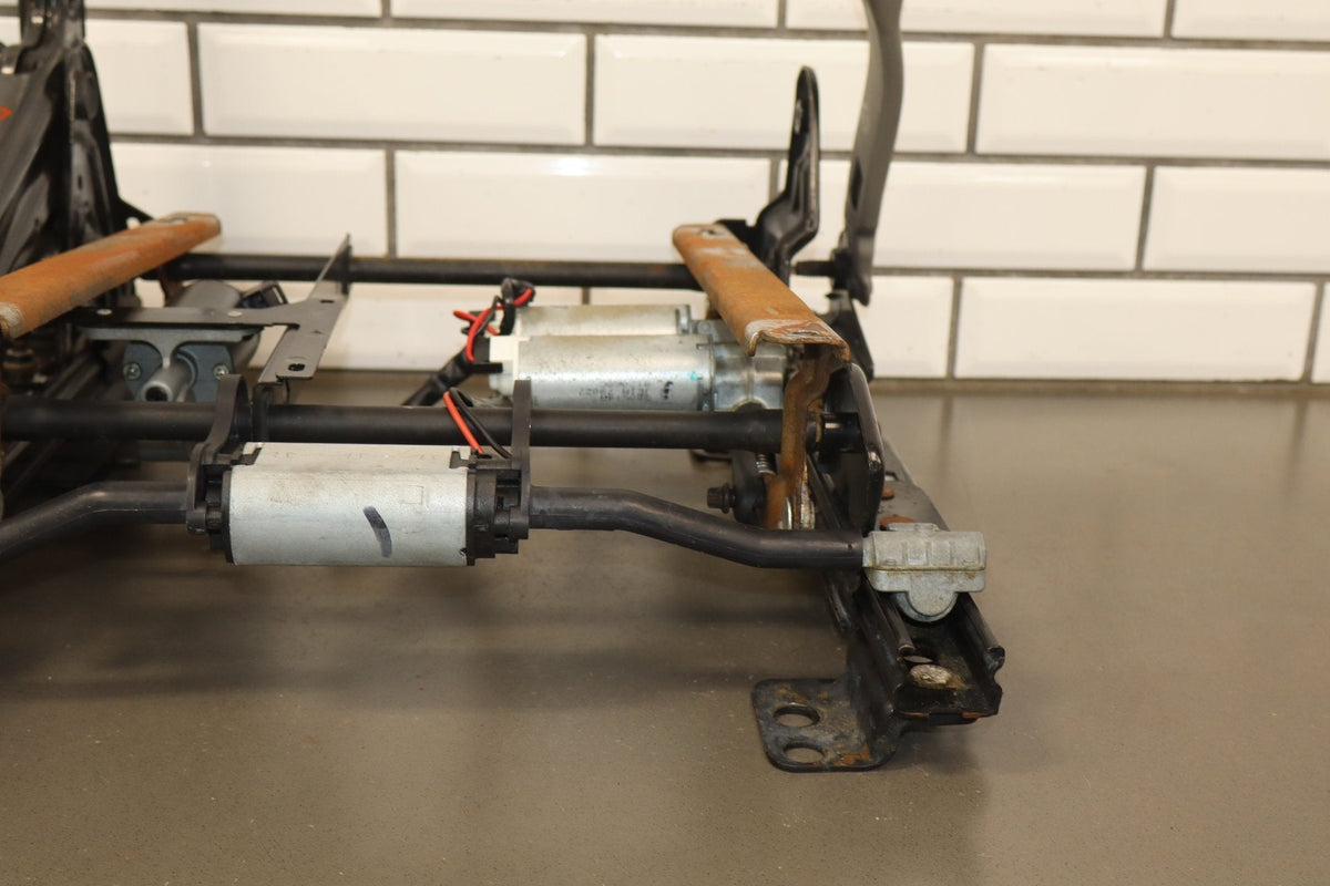 03-07 Chevrolet Silverado 2500HD GMT800 Passenger Power Seat Track Assembly