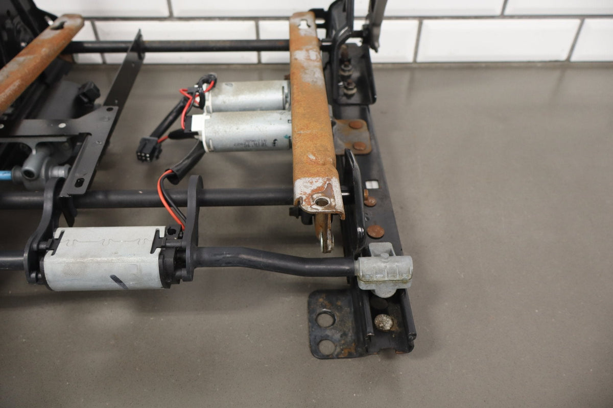 03-07 Chevrolet Silverado 2500HD GMT800 Passenger Power Seat Track Assembly
