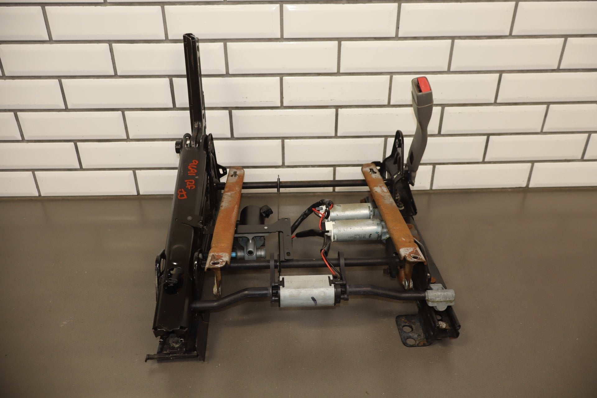 03-07 Chevrolet Silverado 2500HD GMT800 Passenger Power Seat Track Assembly