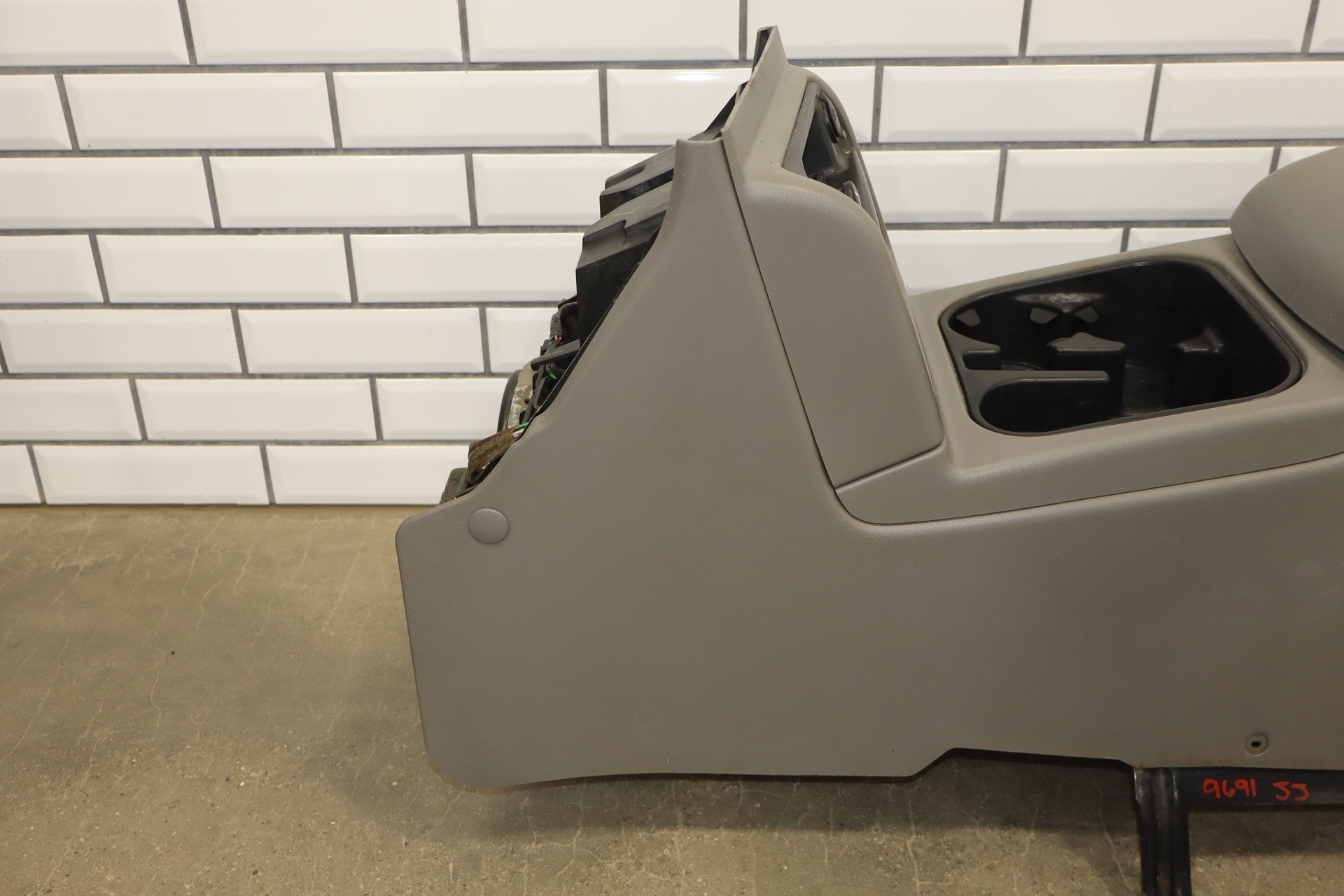 03-07 Chevrolet Silverado/Sierra 2500HD Center Console Medium Gray GMT800