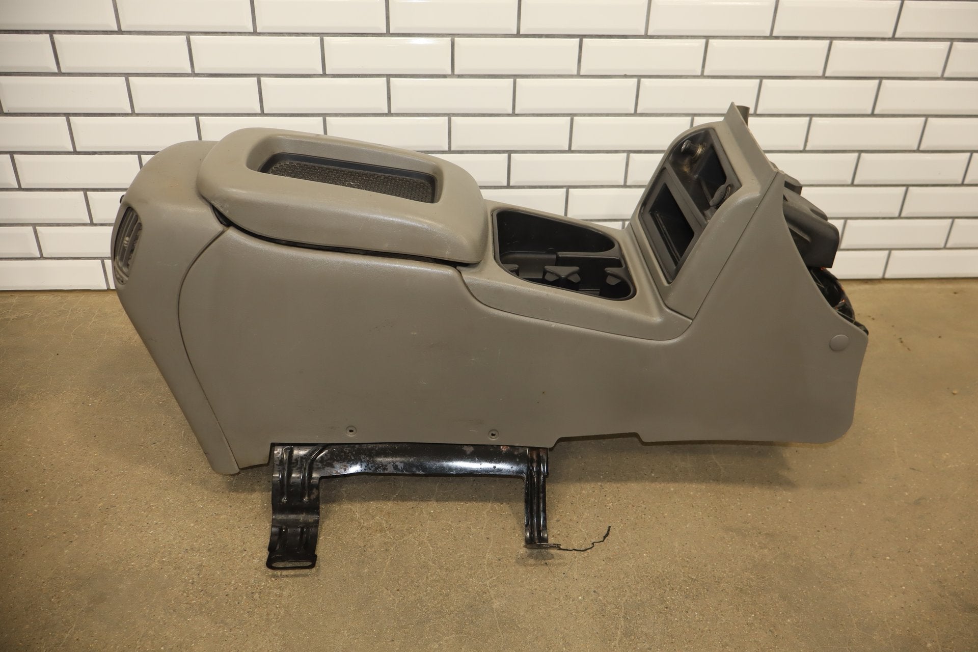 03-07 Chevrolet Silverado/Sierra 2500HD Center Console Medium Gray GMT800