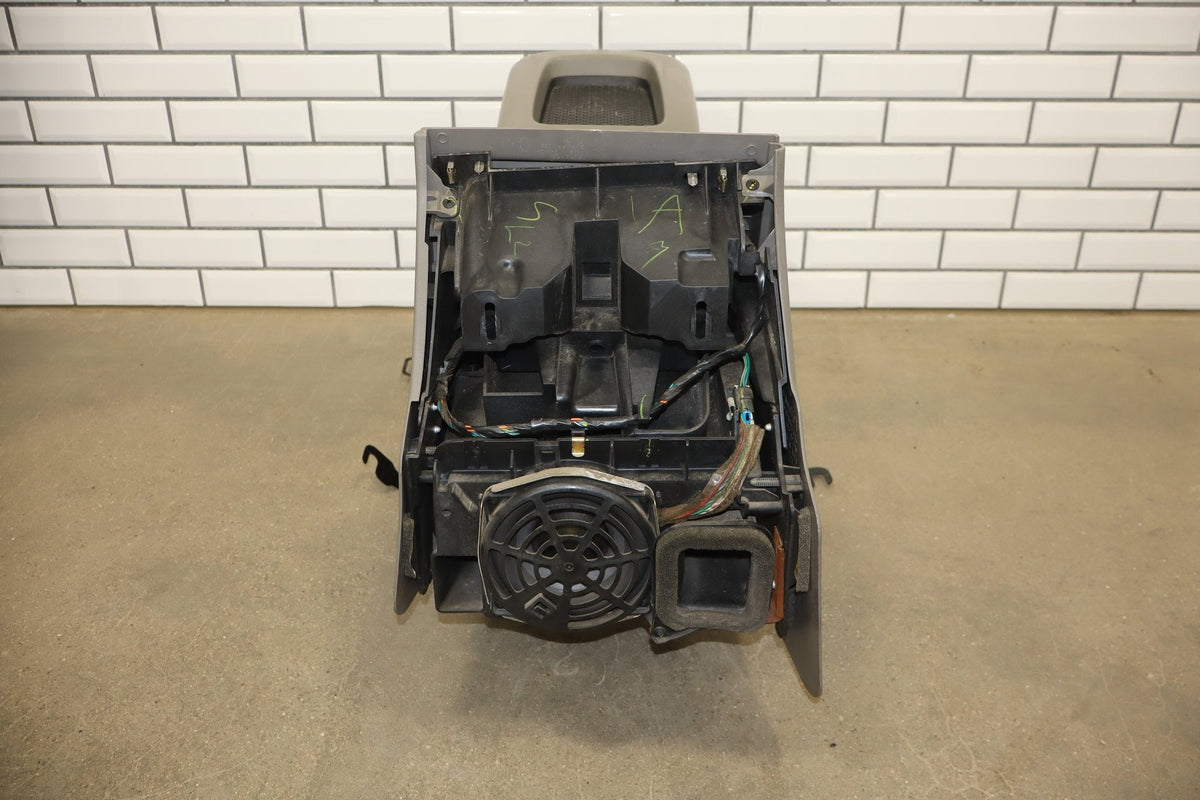 03-07 Chevrolet Silverado/Sierra 2500HD Center Console Medium Gray GMT800