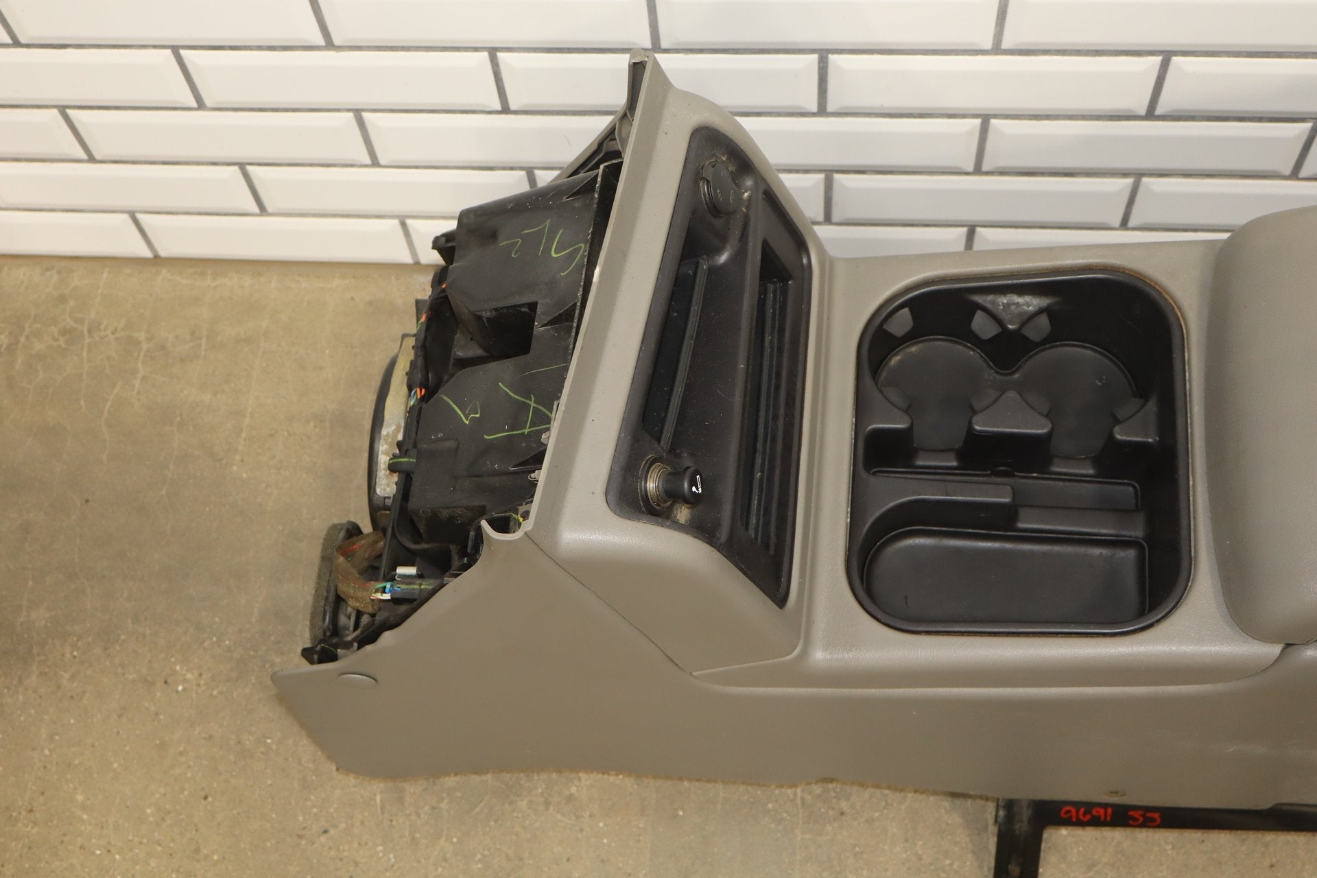 03-07 Chevrolet Silverado/Sierra 2500HD Center Console Medium Gray GMT800