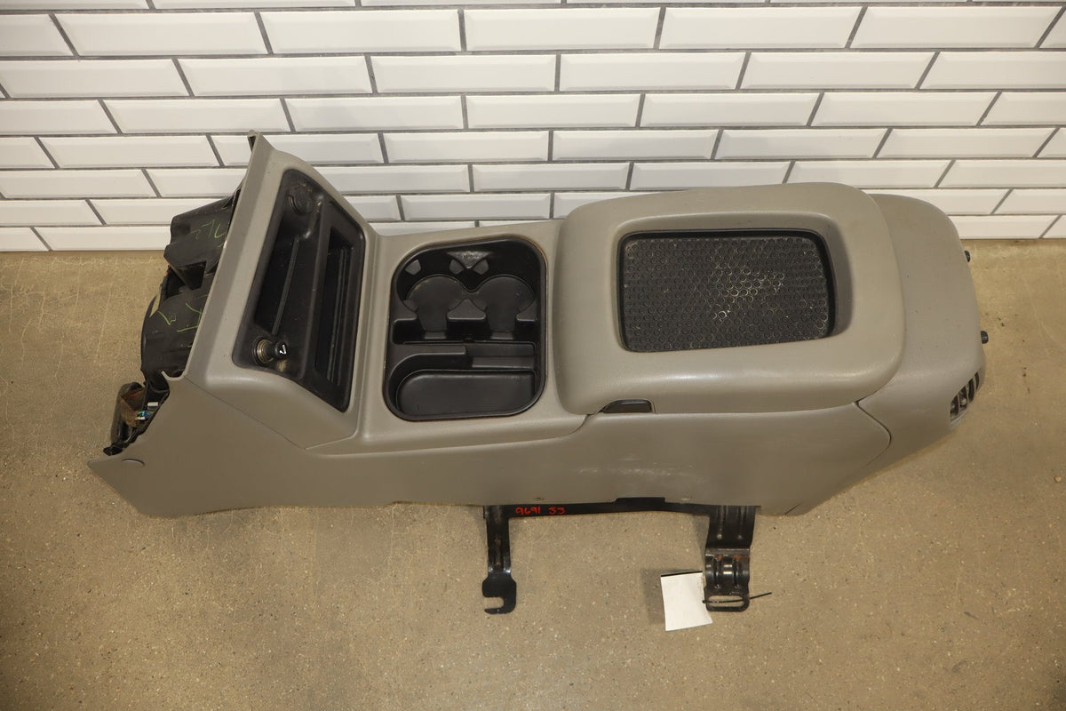 03-07 Chevrolet Silverado/Sierra 2500HD Center Console Medium Gray GMT800
