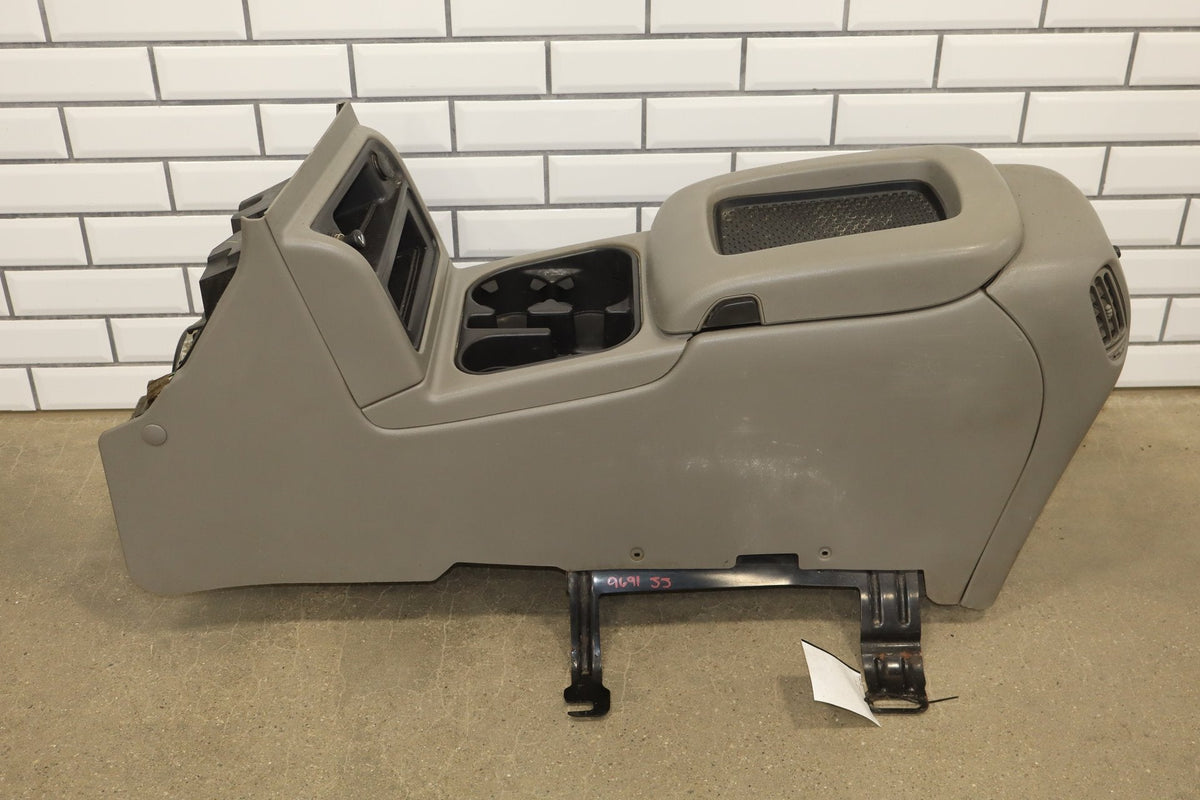 03-07 Chevrolet Silverado/Sierra 2500HD Center Console Medium Gray GMT800