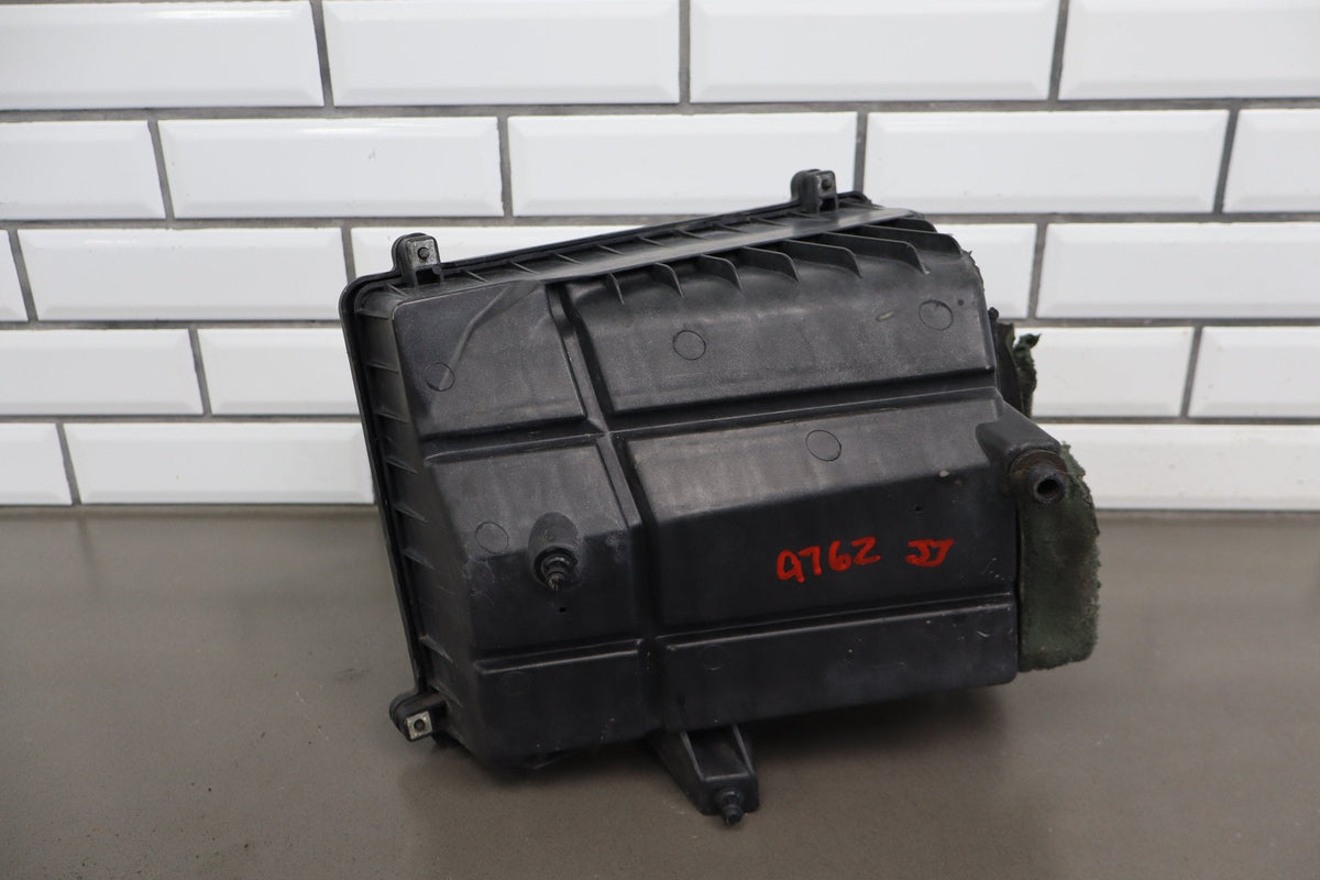 03-07 Chevy Tahoe/Suburban GMT800 5.3 L59 Air Cleaner Box 25873812