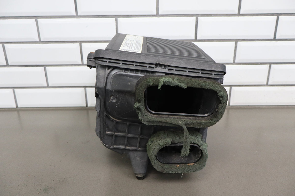03-07 Chevy Tahoe/Suburban GMT800 5.3 L59 Air Cleaner Box 25873812