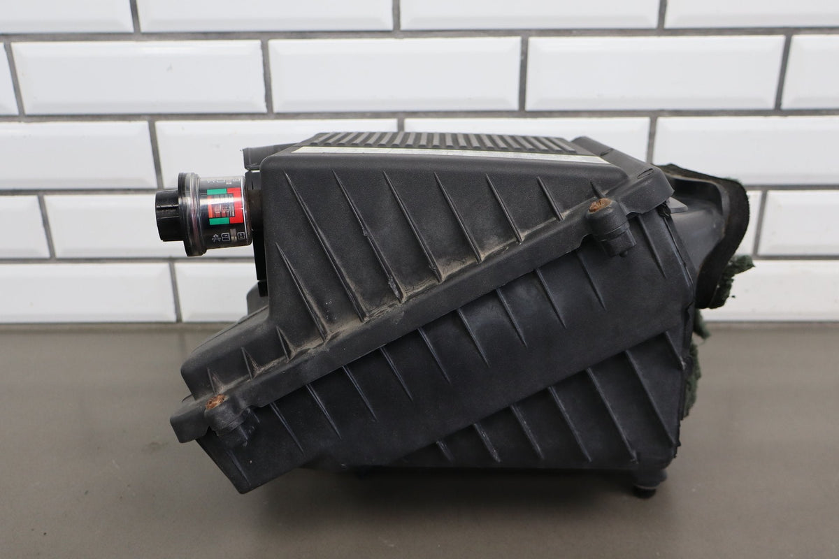 03-07 Chevy Tahoe/Suburban GMT800 5.3 L59 Air Cleaner Box 25873812