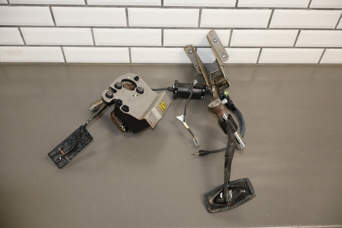 03-07 Ford F-250 Super Duty 6.0 Diesel Adjustable Pedals Brake Gas Throttle OEM